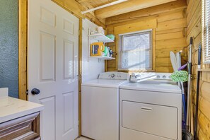 Interior - 2 Mi to Lake Arrowhead Village: Pet-friendly Cabin (Cedar Glen)