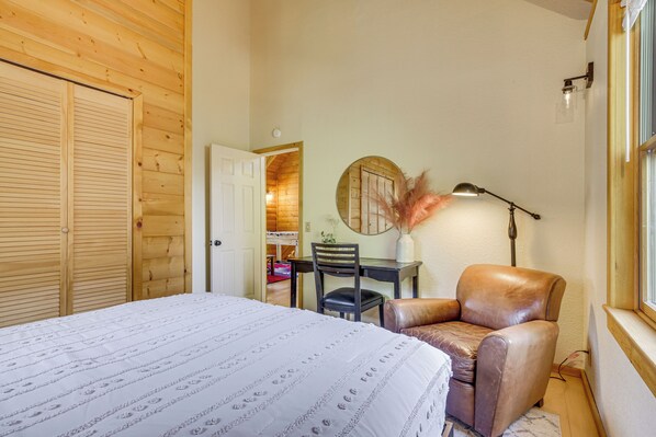 Interior - 2 Mi to Lake Arrowhead Village: Pet-friendly Cabin (Cedar Glen)