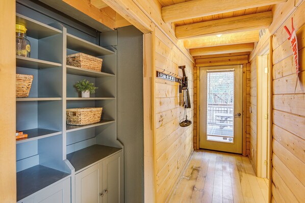 House (3 Bedrooms) | Interior - 2 Mi to Lake Arrowhead Village: Pet-friendly Cabin (Cedar Glen)