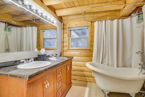 Interior - 2 Mi to Lake Arrowhead Village: Pet-friendly Cabin (Cedar Glen)