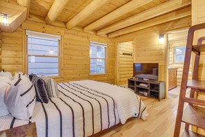 House (3 Bedrooms) | Interior - 2 Mi to Lake Arrowhead Village: Pet-friendly Cabin (Cedar Glen)