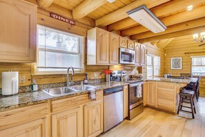 House (3 Bedrooms) | Interior
