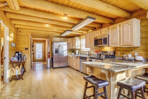House (3 Bedrooms) | Interior