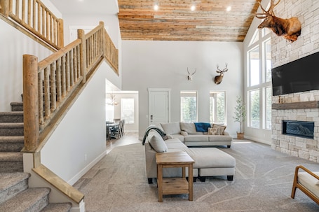 House (6 Bedrooms) | Interior