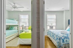 4 Schlafzimmer, Bügeleisen/Bügelbrett, Reisekinderbett, WLAN