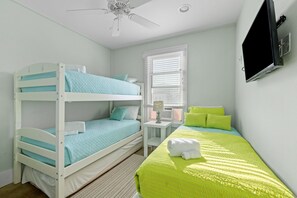 4 bedrooms, iron/ironing board, travel crib, WiFi - Rooftop Deck, Pool & Pet Friendly | Near Beach - Rooftop Terrace (Port Aransas)