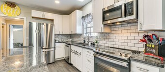 Updated Home 2 Mi to Downtown Texarkana!