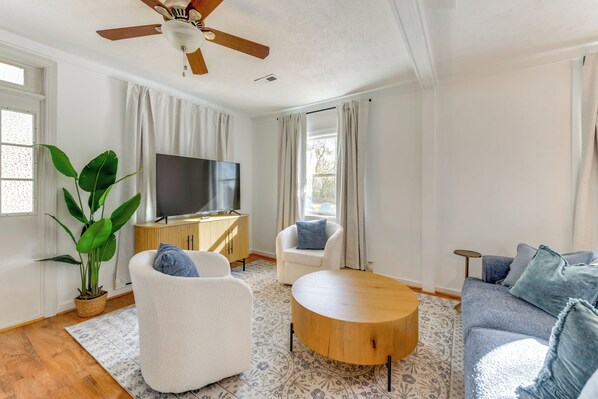 Cottage (2 Bedrooms) | Interior - 9 Mi to Colonial Beach: Charming Cottage w/ Yard! (Colonial Beach)