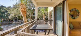 Walk to Coligny Beach Park: Condo w/ Pool Access!