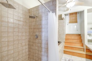 Apartment (4 Bedrooms) | Interior - 1 Mi to Dtwn: Townhome w/ Patio in Baltimore! (Baltimore)