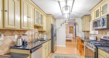 1 Mi to Dtwn: Townhome w/ Patio in Baltimore!