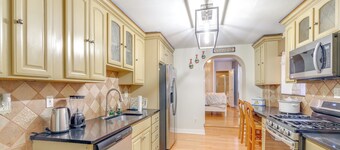 1 Mi to Dtwn: Townhome w/ Patio in Baltimore!