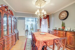 Apartment (4 Bedrooms) | Interior - 1 Mi to Dtwn: Townhome w/ Patio in Baltimore! (Baltimore)