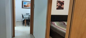 2 Schlafzimmer, Bügeleisen/Bügelbrett, Reisekinderbett, kostenloses WLAN