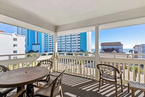Outdoor dining - Azure Escape Giant Spa & Pool By Beach Star (Myrtle Beach)