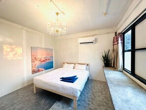 Kamar Double Klasik | Meja kerja, ruang kerja ramah laptop, dan Wi-Fi gratis
