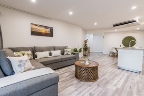 Älytelevisio, videopelejä, kirjoja