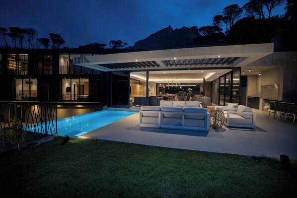 Pool - Tarentaal Kloof: Where luxury blends with nature at this newly constructed villa (Cape Town)