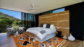 4 bedrooms, iron/ironing board, internet, bed sheets