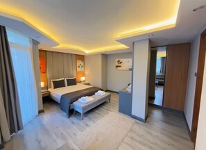 Suíte conforto, 1 quarto, vista para a cidade | 1 quarto, escrivaninha, espaço de trabalho para notebook, Wi-Fi