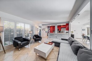 TV, offices - Navigate Stays 10K Sqft Desert Compound W/ Pool! (La Quinta)