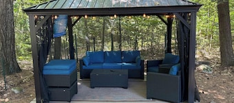 Serene Forest Chalet - Beaches | Kayaks | Bikes