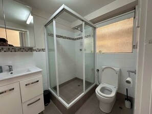 Regadera y secadora de cabello 