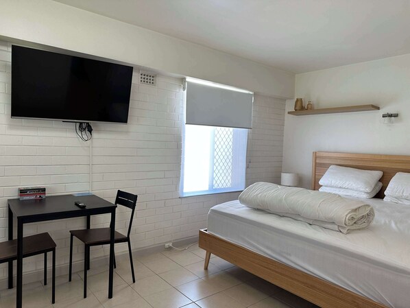 1 bedroom, iron/ironing board, internet, bed sheets