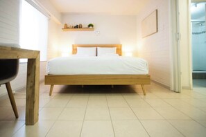 1 bedroom, iron/ironing board, internet, bed sheets