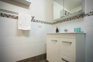 Douche, séchoir à cheveux