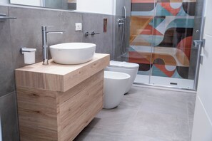 Shower, hair dryer, bidet, towels - VILLA LUXURY EDEN OF SOFIA (Partinico)