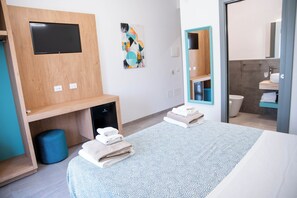 9 bedrooms, desk, iron/ironing board, travel crib - VILLA LUXURY EDEN OF SOFIA (Partinico)