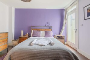 1 bedroom, desk, iron/ironing board, WiFi
