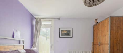 1 bedroom, desk, iron/ironing board, WiFi