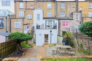 Outdoor dining - Tranquil and Homely Flat in Stoke Newington (Greater London)
