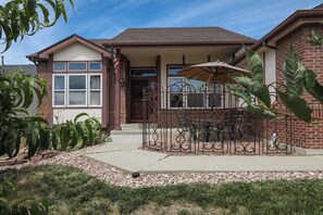 Exterior - Tuscan Hills Hideaway - 6 Bedrooms, 14 beds, Up to 25 people (Westminster)