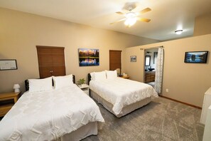 6 bedrooms, iron/ironing board, WiFi, bed sheets - Tuscan Hills Hideaway - 6 Bedrooms, 14 beds, Up to 25 people (Westminster)