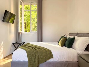 3 Schlafzimmer, Schreibtisch, Bügeleisen/Bügelbrett, WLAN