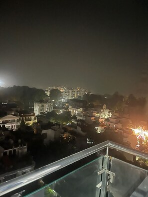 Property grounds - Vedic Kumbha in Prayagraj with AC & WiFi – Perfect for Comfortable Living. (Prayagraj)