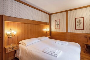 3 Schlafzimmer, Schreibtisch, Bügeleisen/Bügelbrett, WLAN