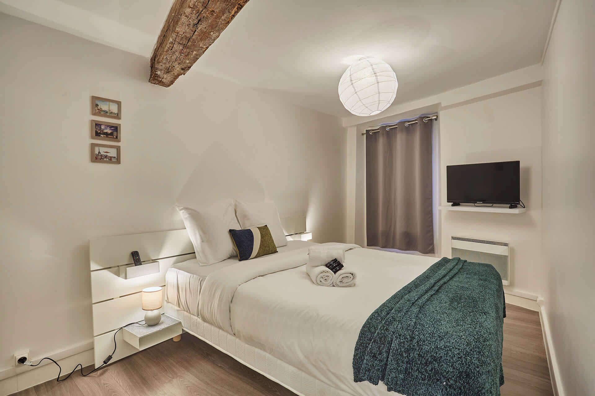 2 habitaciones, tabla de planchar con plancha, wifi y ropa de cama 