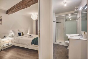 2 bedrooms, iron/ironing board, WiFi, bed sheets - Superb apartment in the center of Paris by Stusioprestige (Paris)