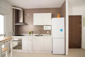 Fridge, microwave, stovetop, coffee/tea maker - El Recreo 10 (Torrox Costa)