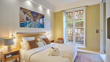 3 bedrooms, desk, iron/ironing board, WiFi