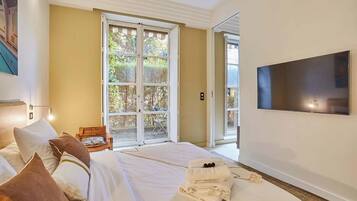 3 bedrooms, desk, iron/ironing board, WiFi