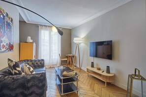 TV - Apartment 2 bedrooms Center of Paris (Paris)