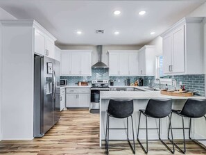 Fridge, microwave, oven, stovetop - Nautical Nest (Rockport)