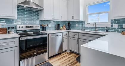 Hottub, Close to the Beach, Upgraded Furnishings, Fenced yard, BBQ Grill.