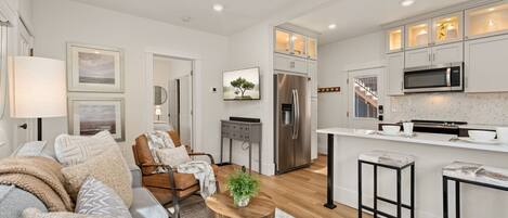 Apartment, Multiple Beds, Patio, Garden View (414 1/2 N Sherwood) | Living area | 42-inch flat-screen TV with digital channels