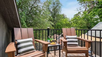 Apartamento, varias camas, patio, vistas al jardín (414 1/2 N Sherwood) | Vistas desde la habitación